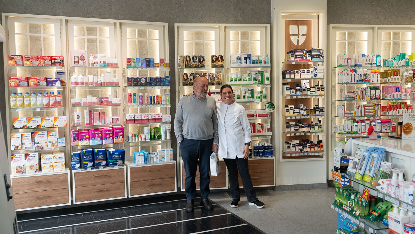 Interior de Farmacia Leis